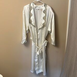 Victoria’s Secret vintage white full length satin robe M bridal lounge lace